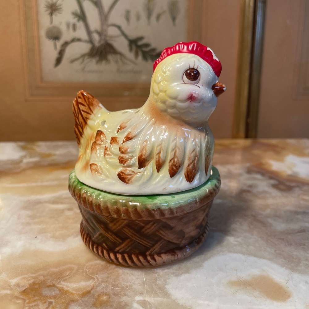 Vintage Kitschy Ceramic Hen on Nest Sugar Soda Shaker